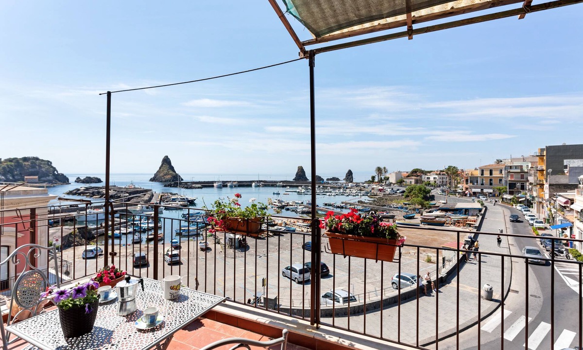 Monte Po-Nesima-San Leone-Rapisardi Apartment | Roomy And Bright Apartment With Balconies X6