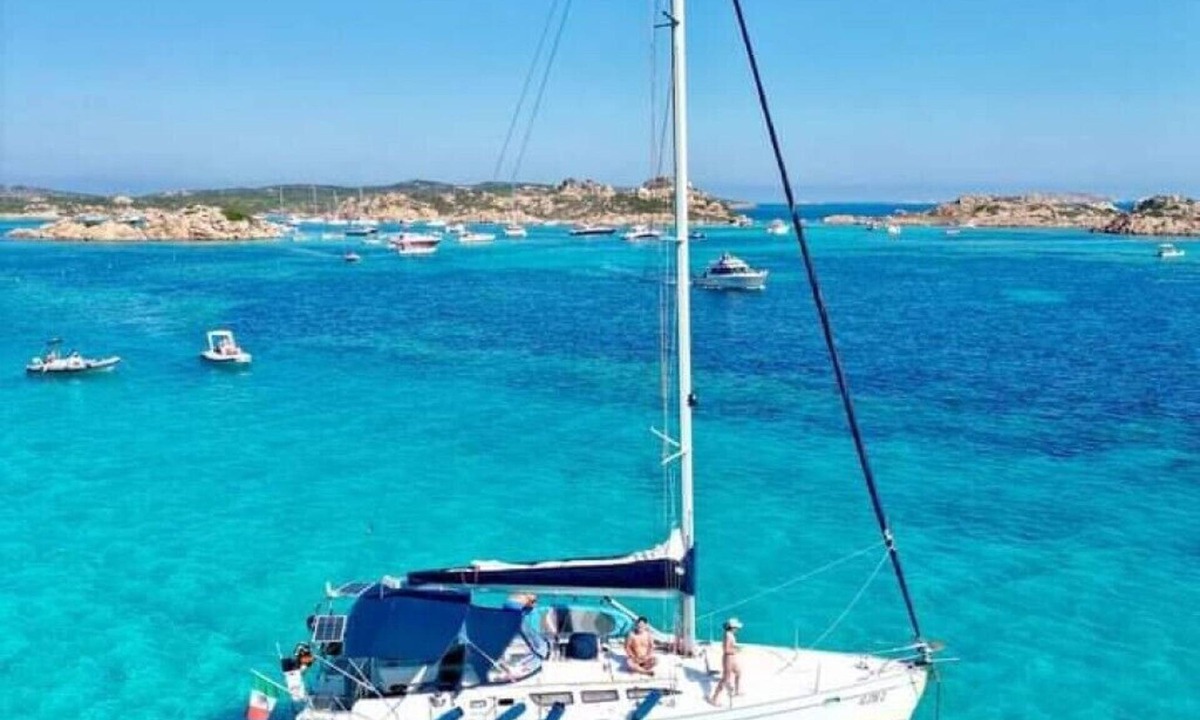 Mergellina Boat Rental | Sailing excursions in the Gulf of Naples, Boat&Bed on the port of Mergellina