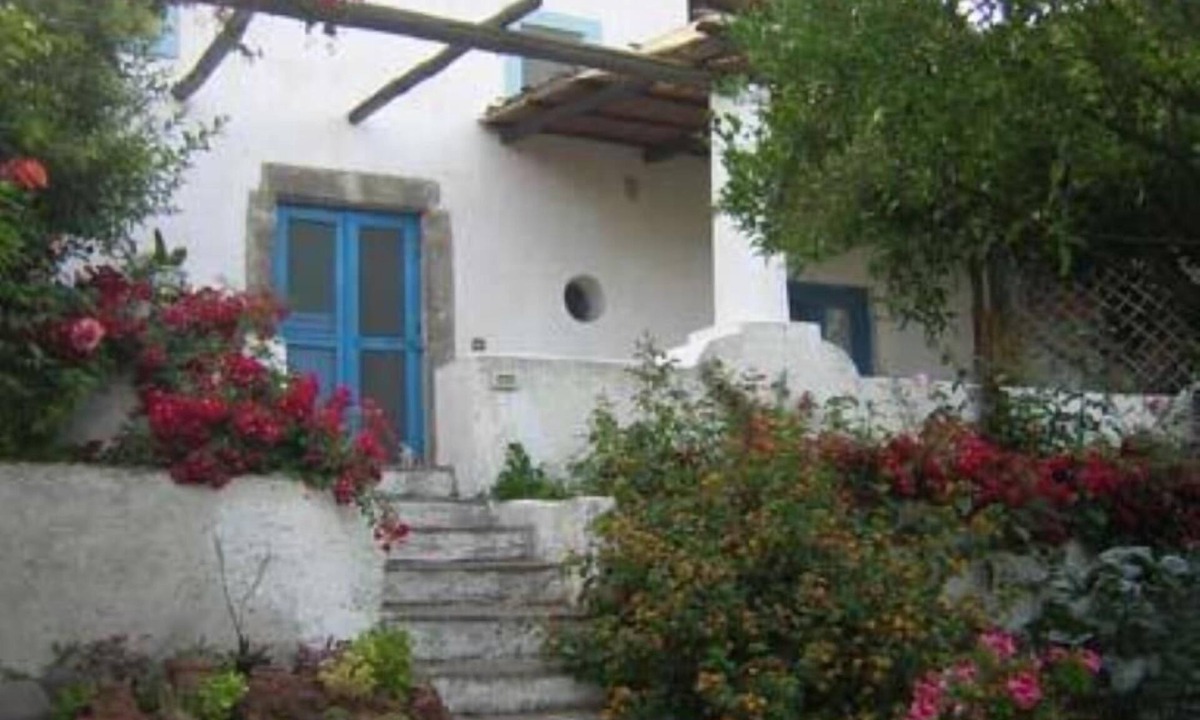 Santa Marina Salina House | Santa Marina Di Salina: House/Villa - SANTA MARINA DI SALINAHouse with character