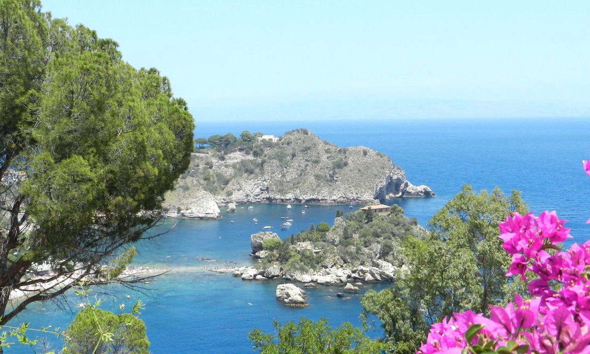 Forza d'Agro Apartment | Scenic mountain villa in vineyards in quiet area in Forza d'Agrò near Taormina
