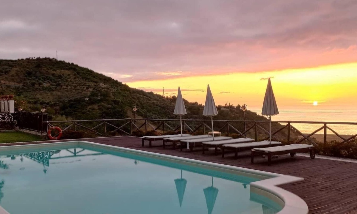 Capri Leone Bed & Breakfast | Sea view room with swimming pool at Villa Tecla