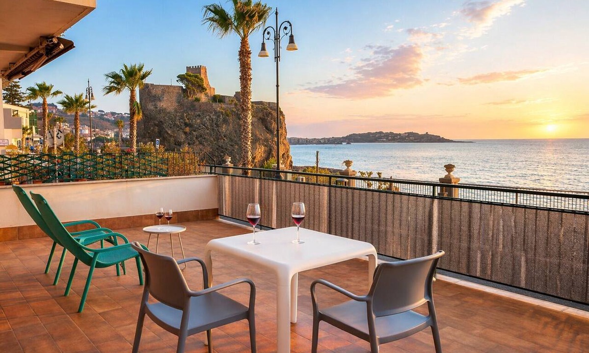 Aci Castello Apartment | Seafront apartment, between Mount Etna, Taormina, and Syracuse