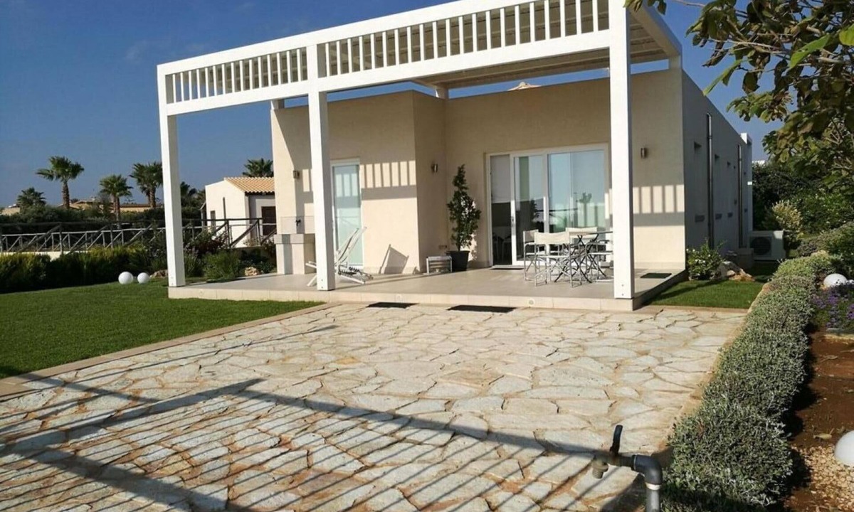 Petrosino Villa | Seafront Villa "The Cliff"