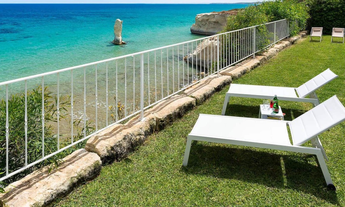 Noto Marina Villa | Seafront villa with jacuzzi and access to the sea