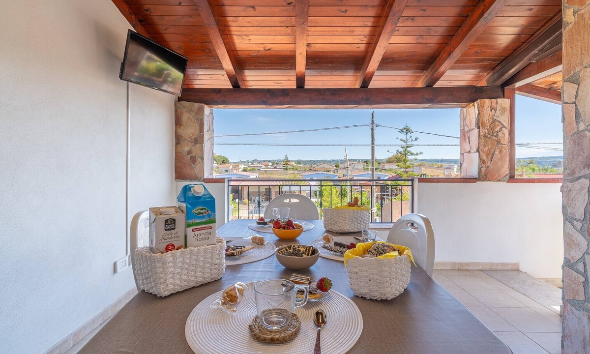 Agnone Bagni Apartment | Seaside Apartment 'Trifamiliare Garden - Conchiglia' with Private Terrace, Wi-Fi & AC