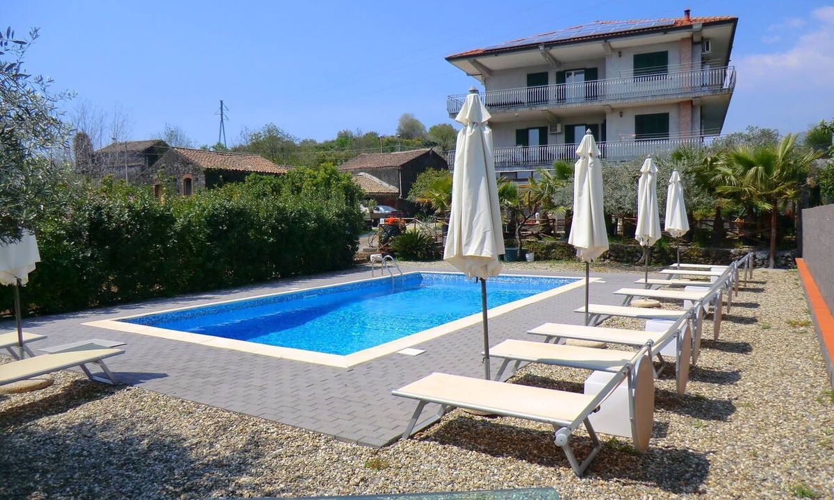 Santa Venerina Apartment | Sicilian Retreat: Pool & Garden