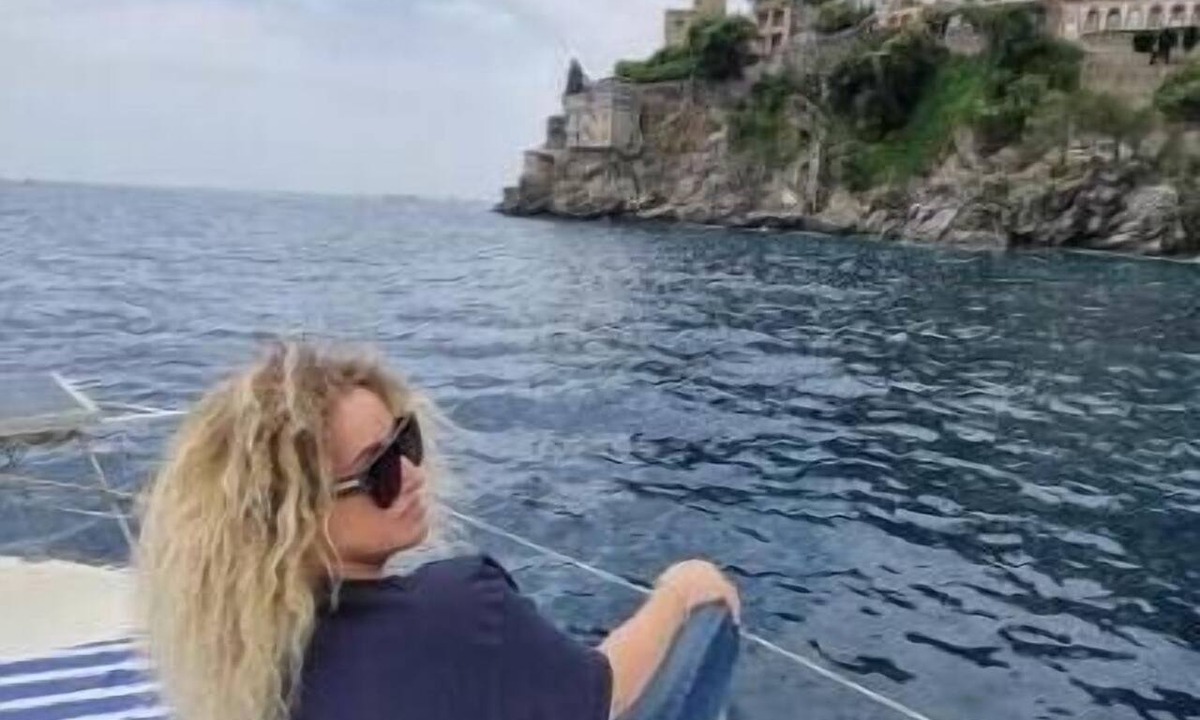 Magazzeno House | Soggiorno sul mare a Salerno su un B&b Galleggiante