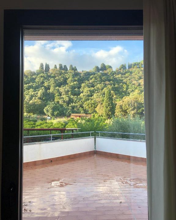 Valverde House | Sottotimpa
