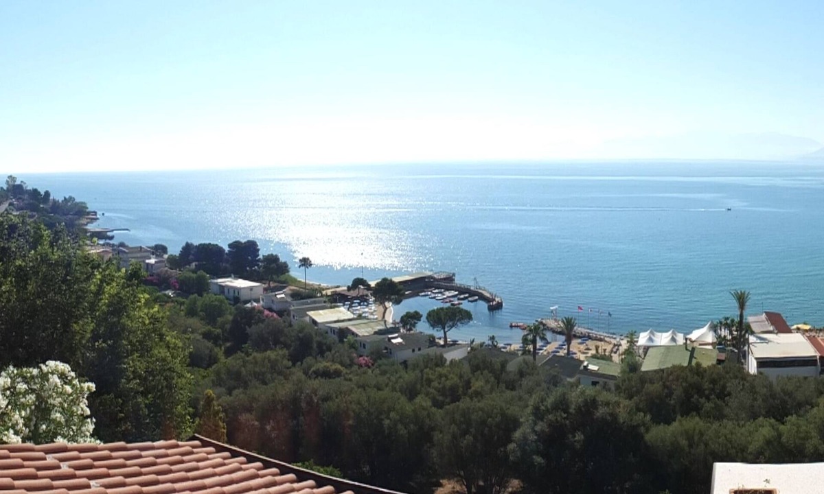 Santa Flavia Villa | Sperlinga kept - Il Campanile
