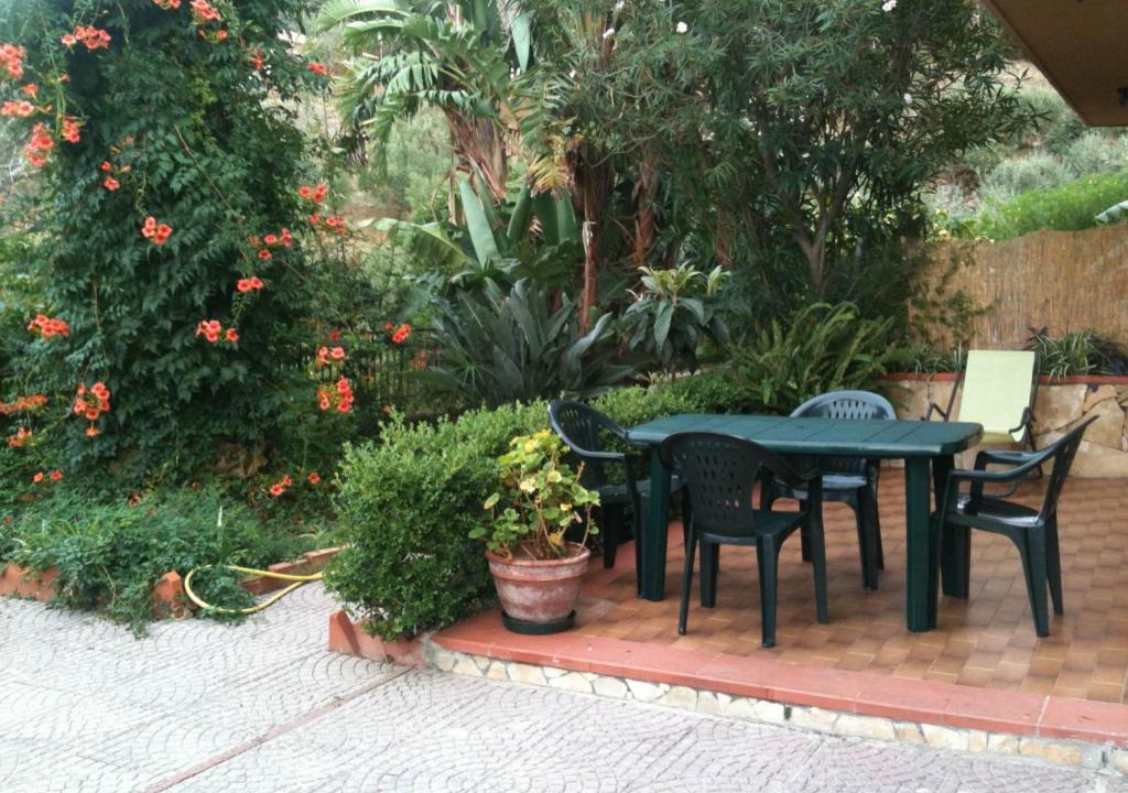 Cefalu House | Stanza con bagno e cucina in comune in Villa Giardino Spiaggia