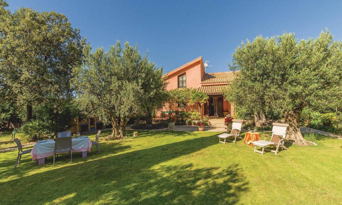 Contrada Fiori Sud House | Stunning home in Menfi AG with kitchen