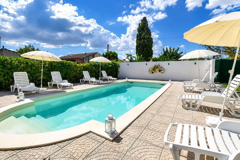 Chiaramonte Gulfi Villa | Stunning private villa for 7 people with WIFI, private pool, A/C, TV and patio