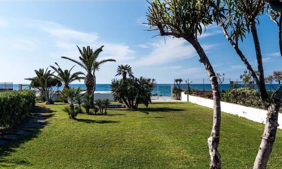 Torregrotta Villa | Stunning private villa for 5 guests with WIFI, hot tub, A/C, TV, terrace and panoramic view