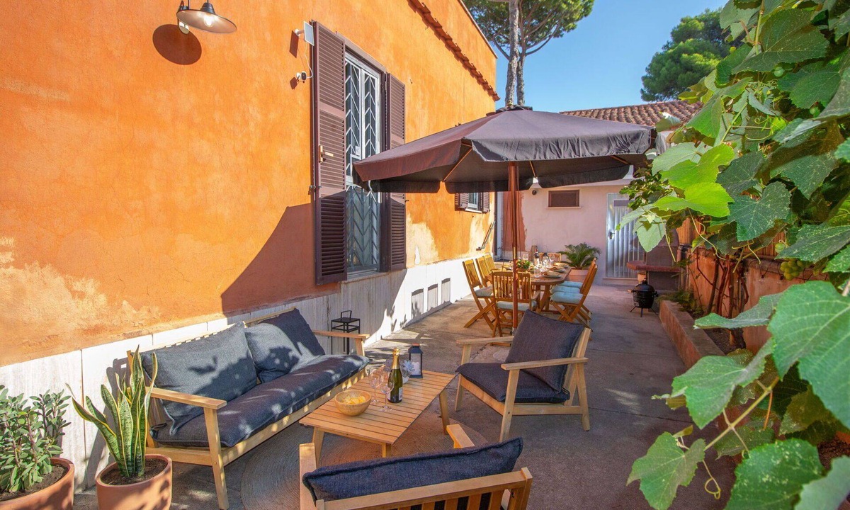 Anzio Villa | Stunning private villa for 8 guests with WIFI, A/C, TV and pets allowed