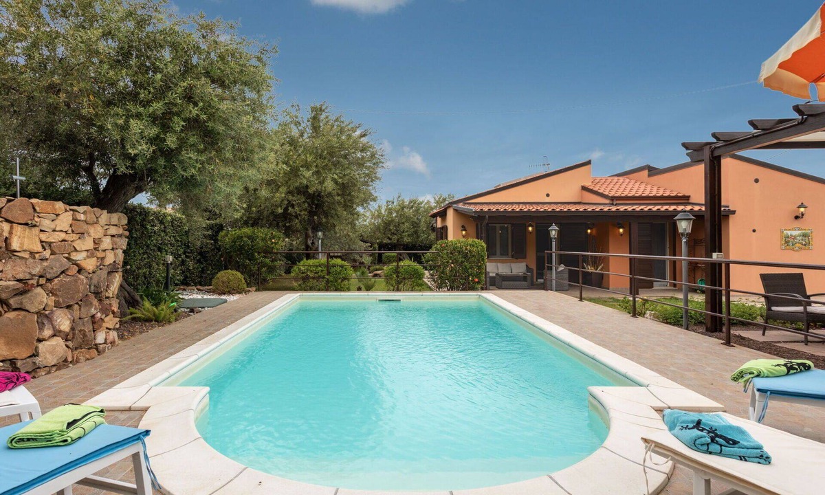 Cefalu Villa | Stunning private villa for 6 guests with A/C, WIFI, private pool, TV and patio