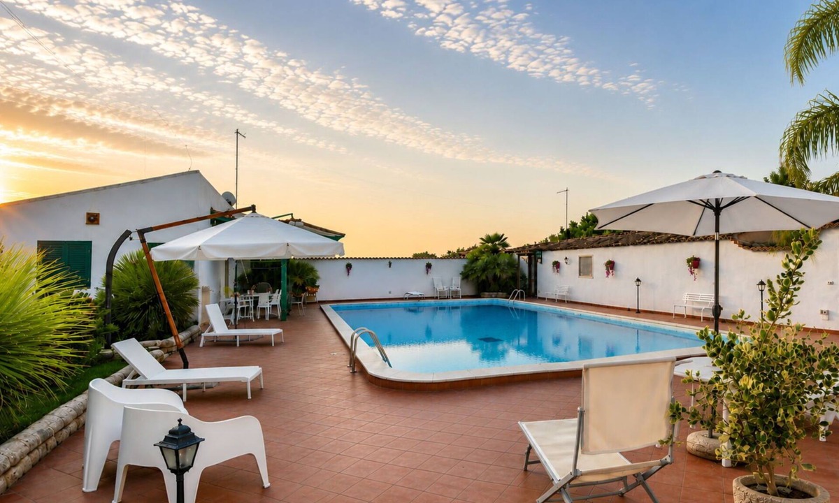 Chiaramonte Gulfi Villa | Stunning villa for 8 guests with WIFI, A/C, private pool, TV, veranda and panoramic view