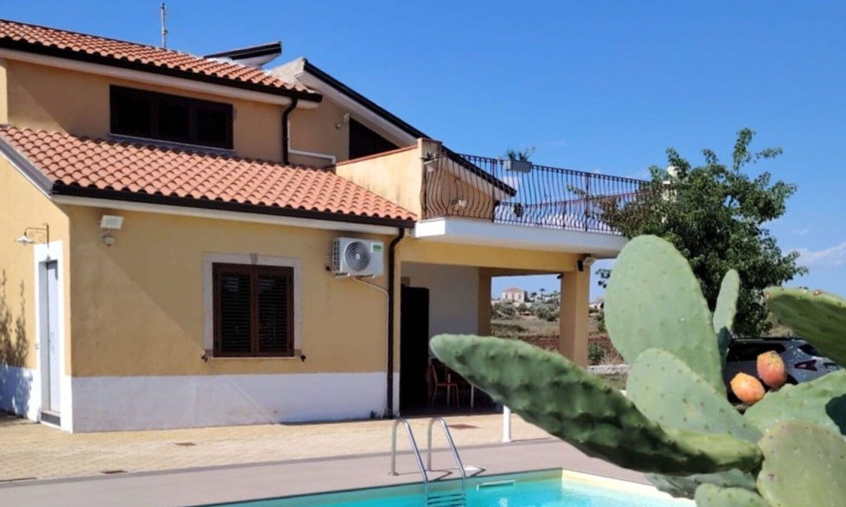Casa Papa House | Stunning villa for 4 people with WIFI, A/C, private pool, TV and terrace