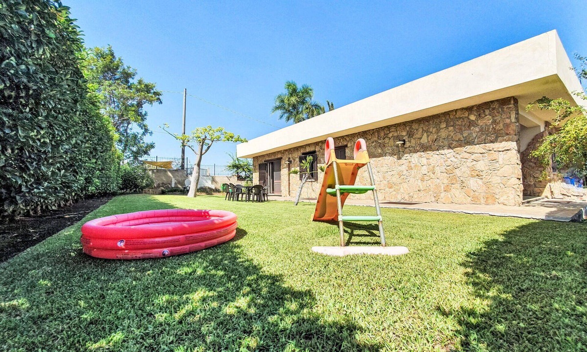 Brucoli House | Stunning villa for 6 guests with A/C, WIFI and terrace