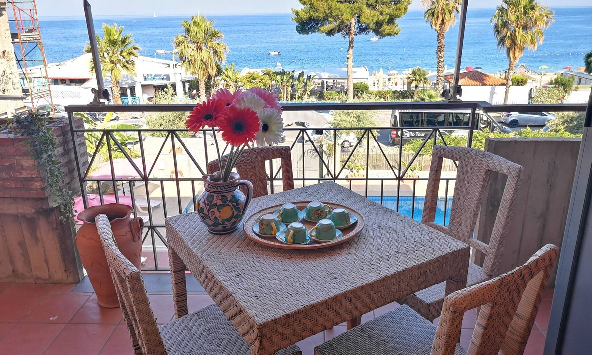 Mazzeo Apartment | Taormina by the sea, Casa Corallo (sea at 10 meters - private parking)