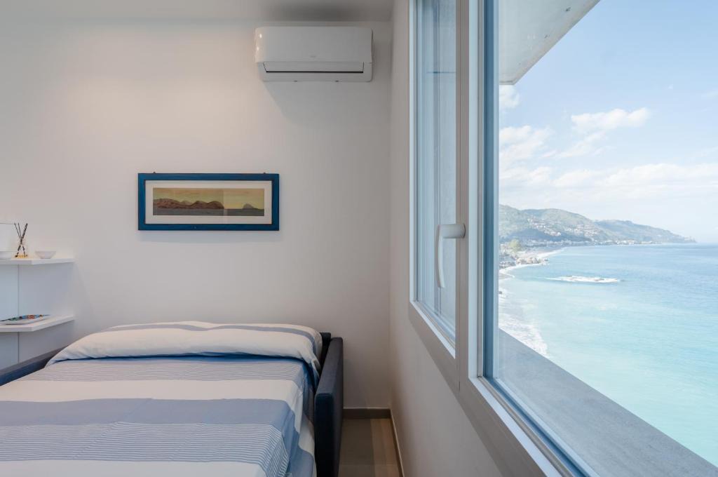Spisone Apartment | Taormina Seaview Studio a few steps from the Beach