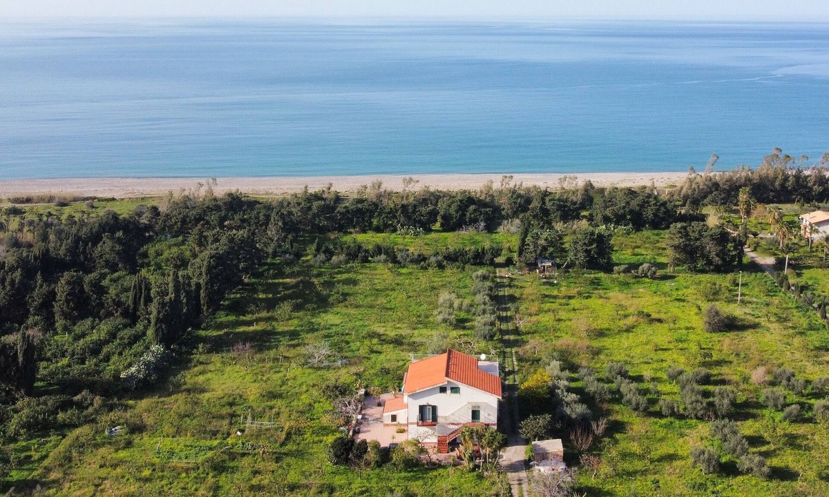 Caronia House | Tenuta Piana 1: with direct access to the sea