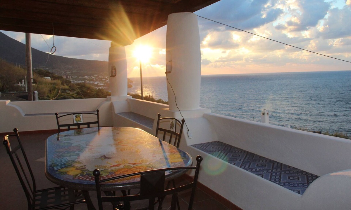 Malfa Villa | The casuzza of RE !