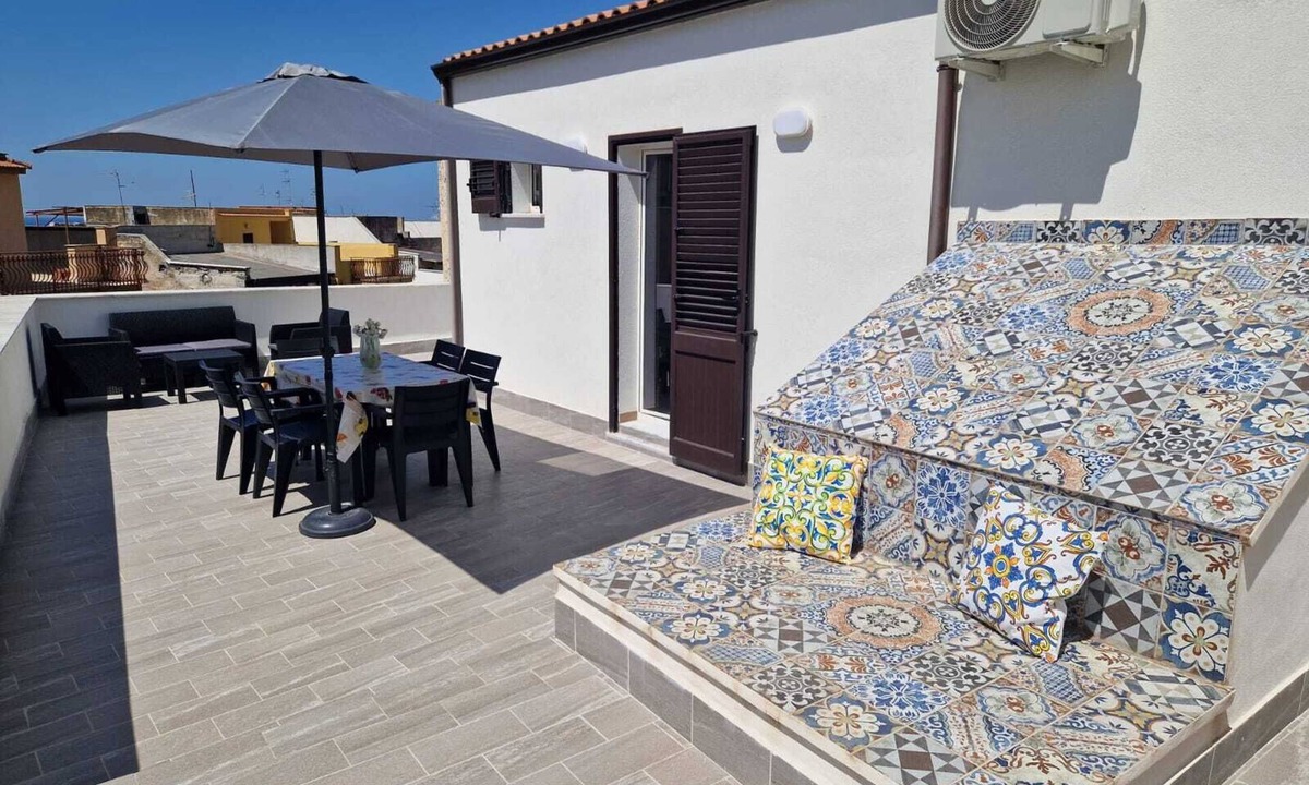Capaci Apartment | The Knight Apartment