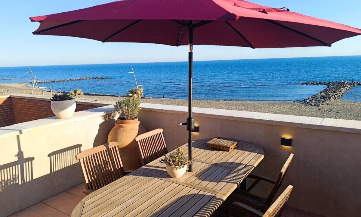 Quartiere XXXIII Lido di Ostia Ponente Apartment | The Red house 1930 - frontside seaview apartment