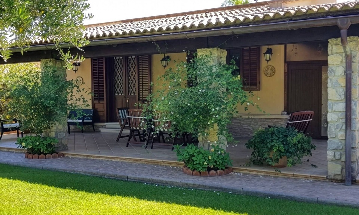 Piana Calzata Villa | The Sea House - The Sea House Campofelice Beach - a stone's throw from the beach