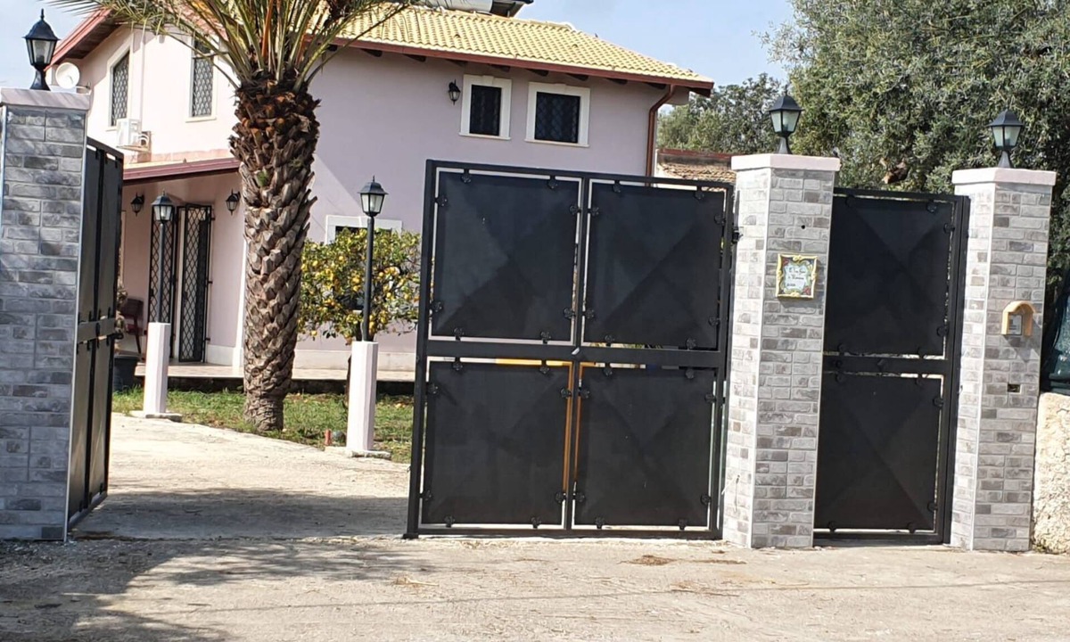 Solarino Villa | The three Floriana flowers
