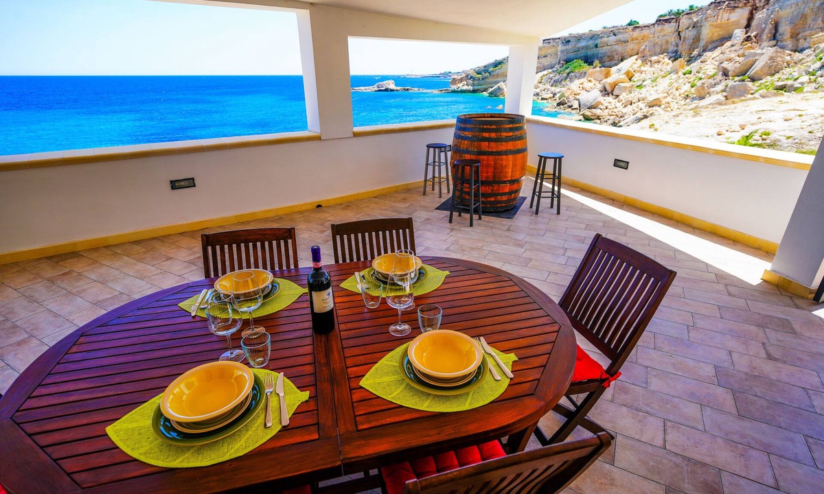 Augusta House | The Tri Scogghi
