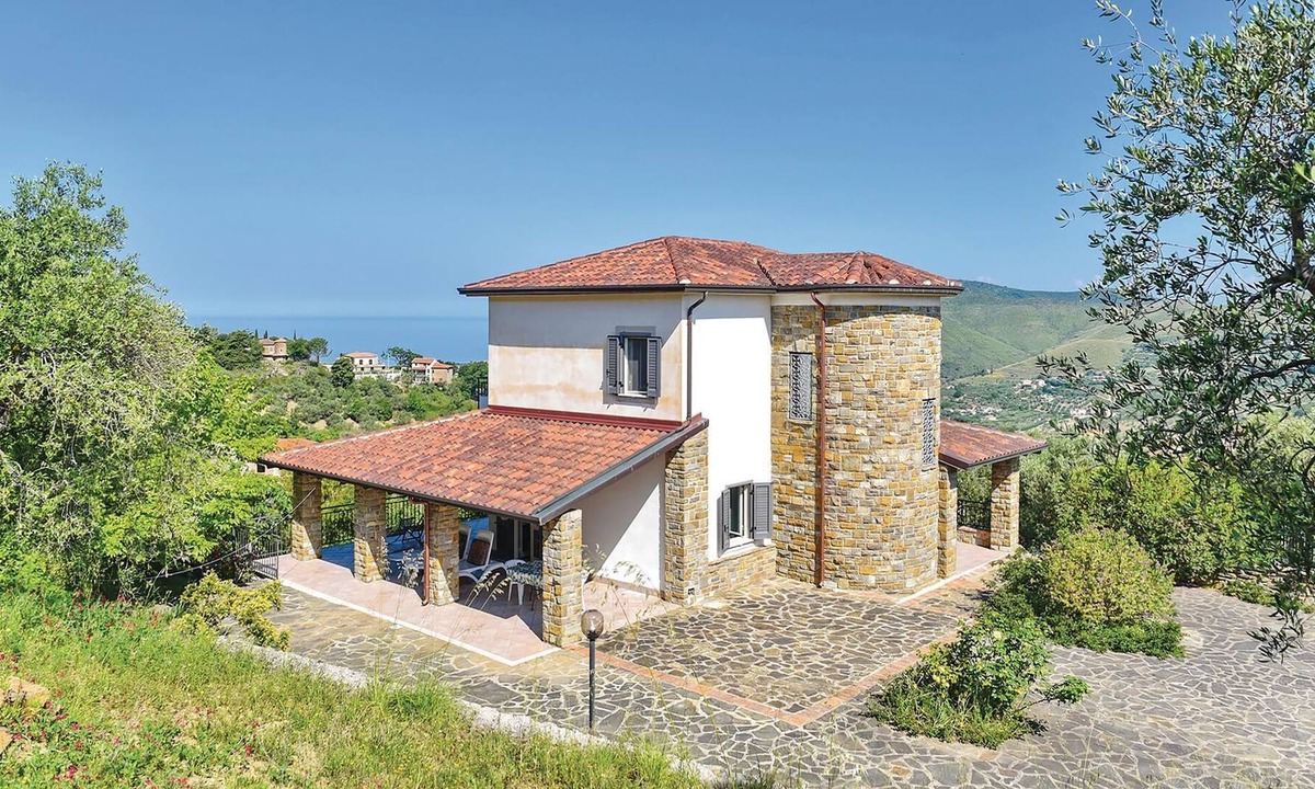 Perdifumo House | This beautiful vacation home, ideal for a family or a small group of friends, is located on one of t