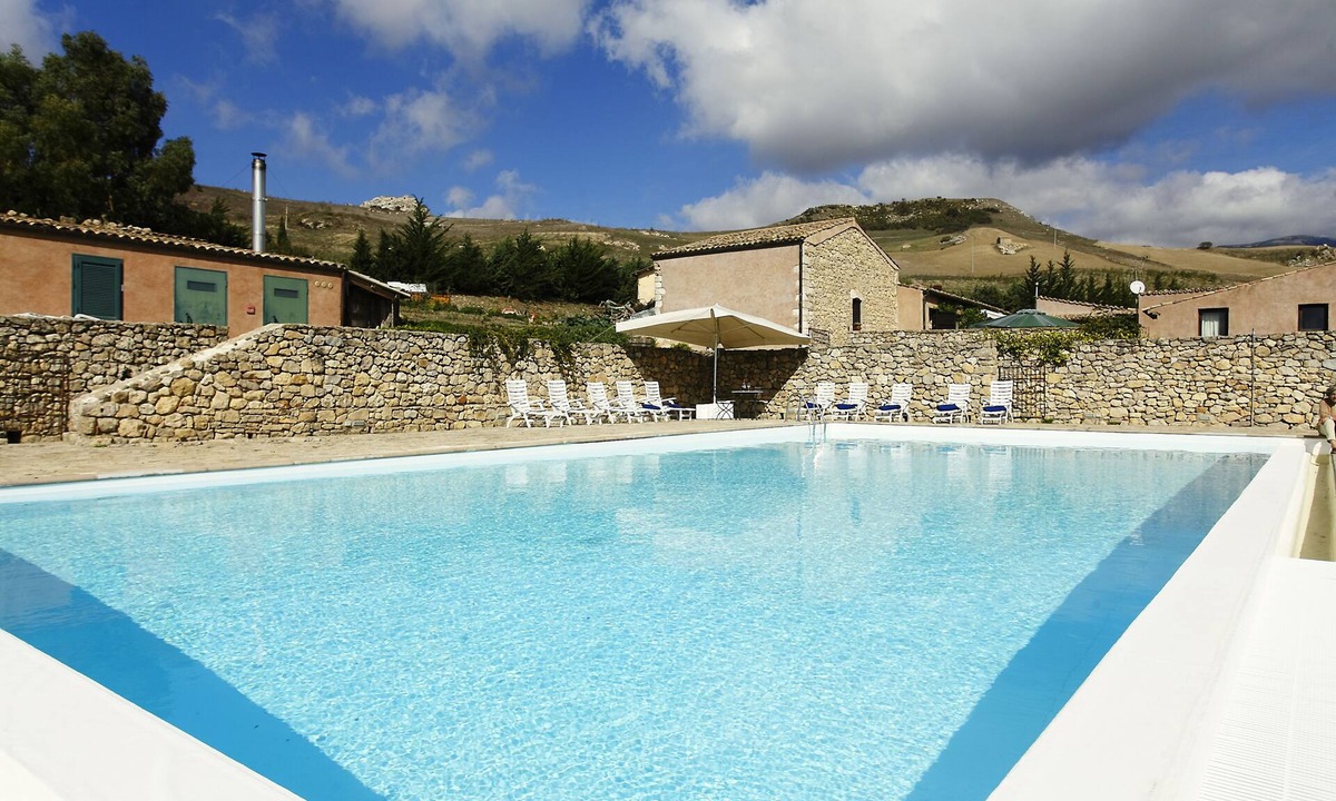 Polizzi Generosa Villa | Traditional Sicilian estate with infinity pool and Mount Etna Views