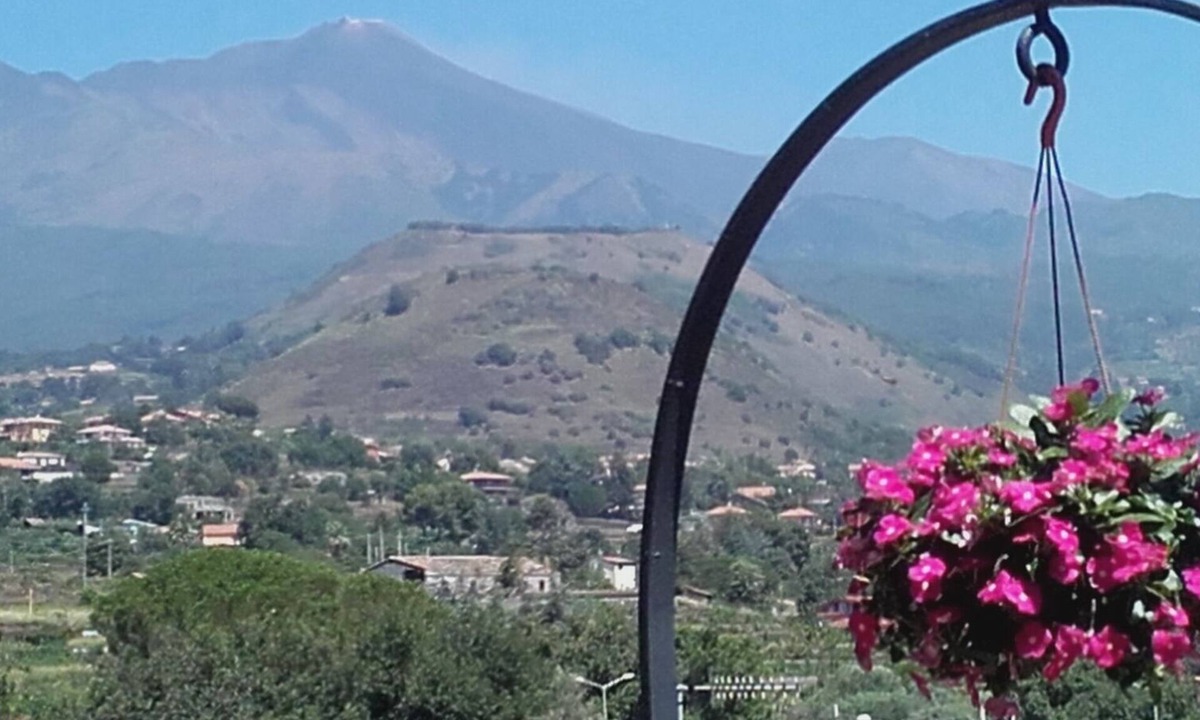 Viagrande House | Two neighboring houses, totally independent, ideal for families or groups.