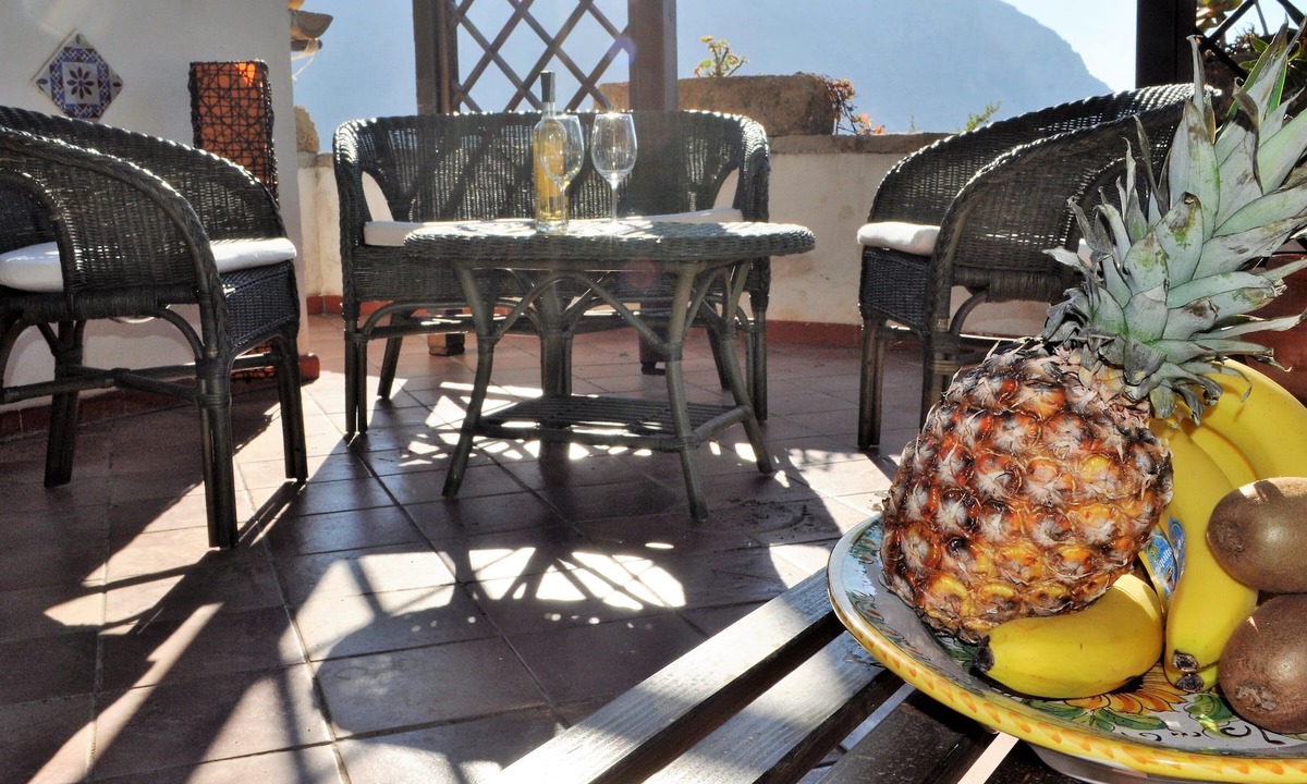 Castelluzzo Villa | Two-room apartment surrounded by greenery, sea view, free wi-fi.