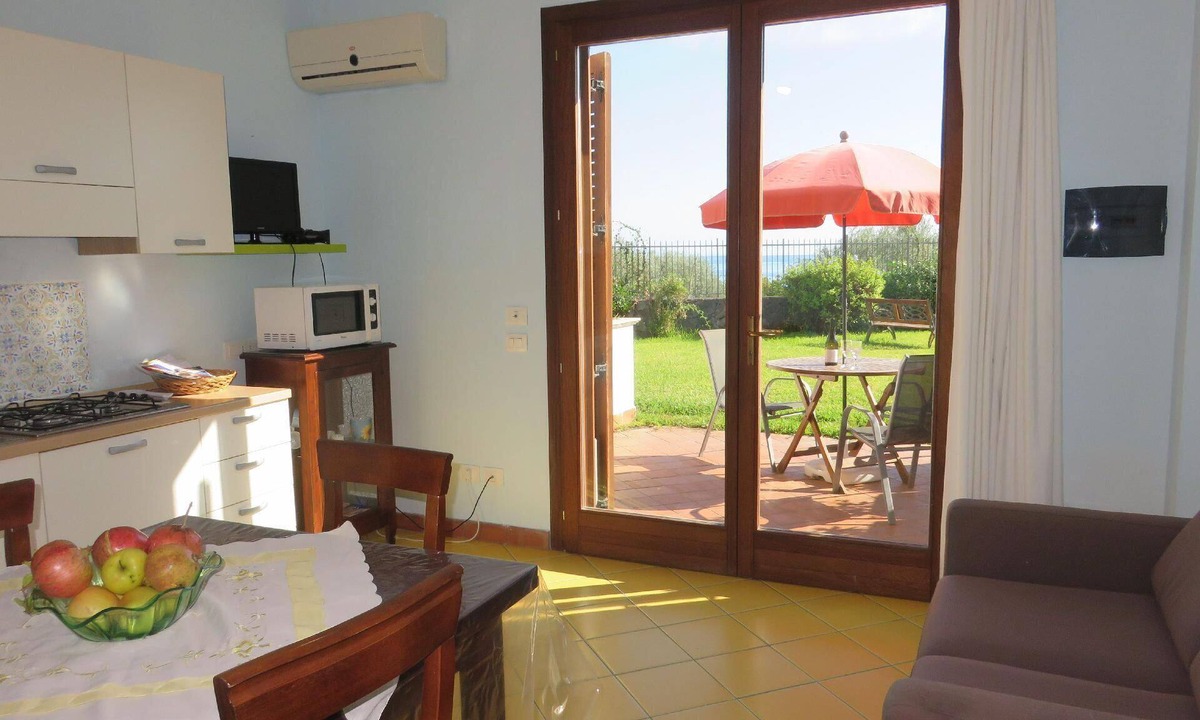 Santa Tecla Apartment | Two-room apartment 1 with terrace, shared pool