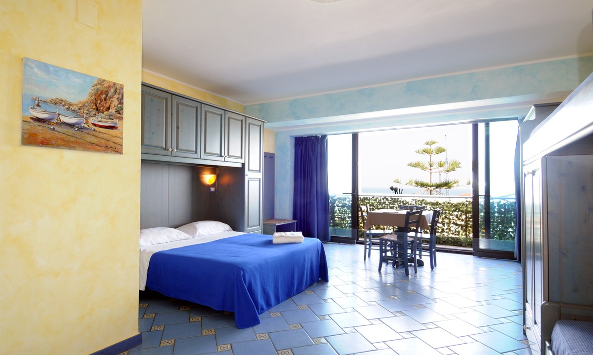 Province of Messina Hotel | Two-Room Apartment a Stones Throw from The Sea