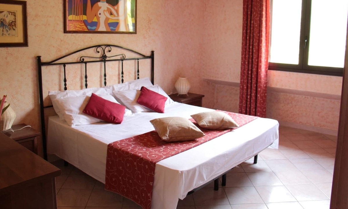 Noto House | Two-room apartment with internal veranda, two steps away from known, surrounded by greenery