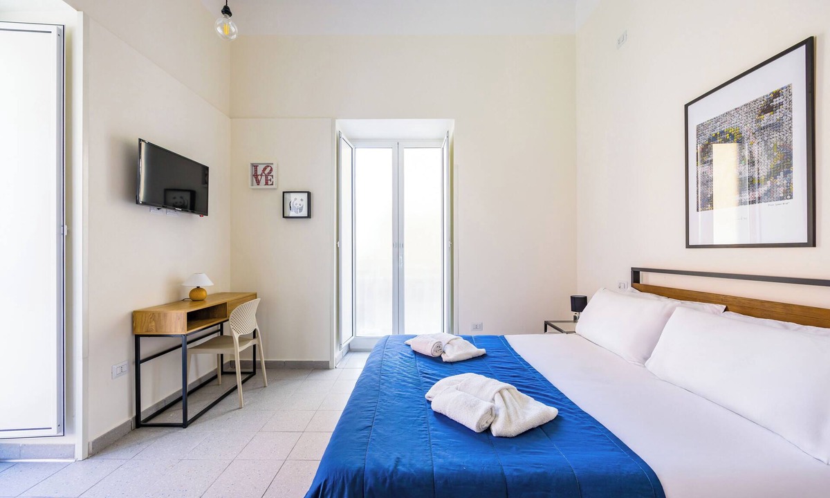 Vasto Apartment | Urban Retreat 76 - Two Bedroom Apartment, Sleeps 8