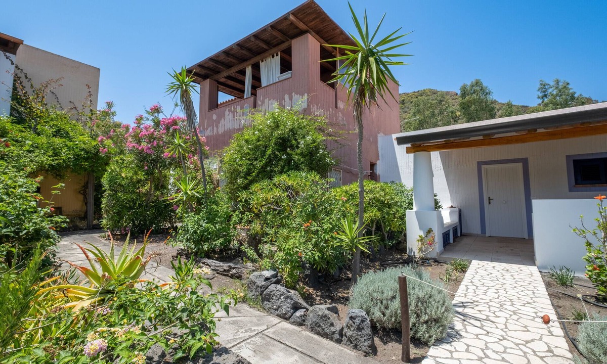 Vulcanello House | Vacation Home "Jerà D72 Vista Mare" with Sea View, Private Terrace & Wi-Fi