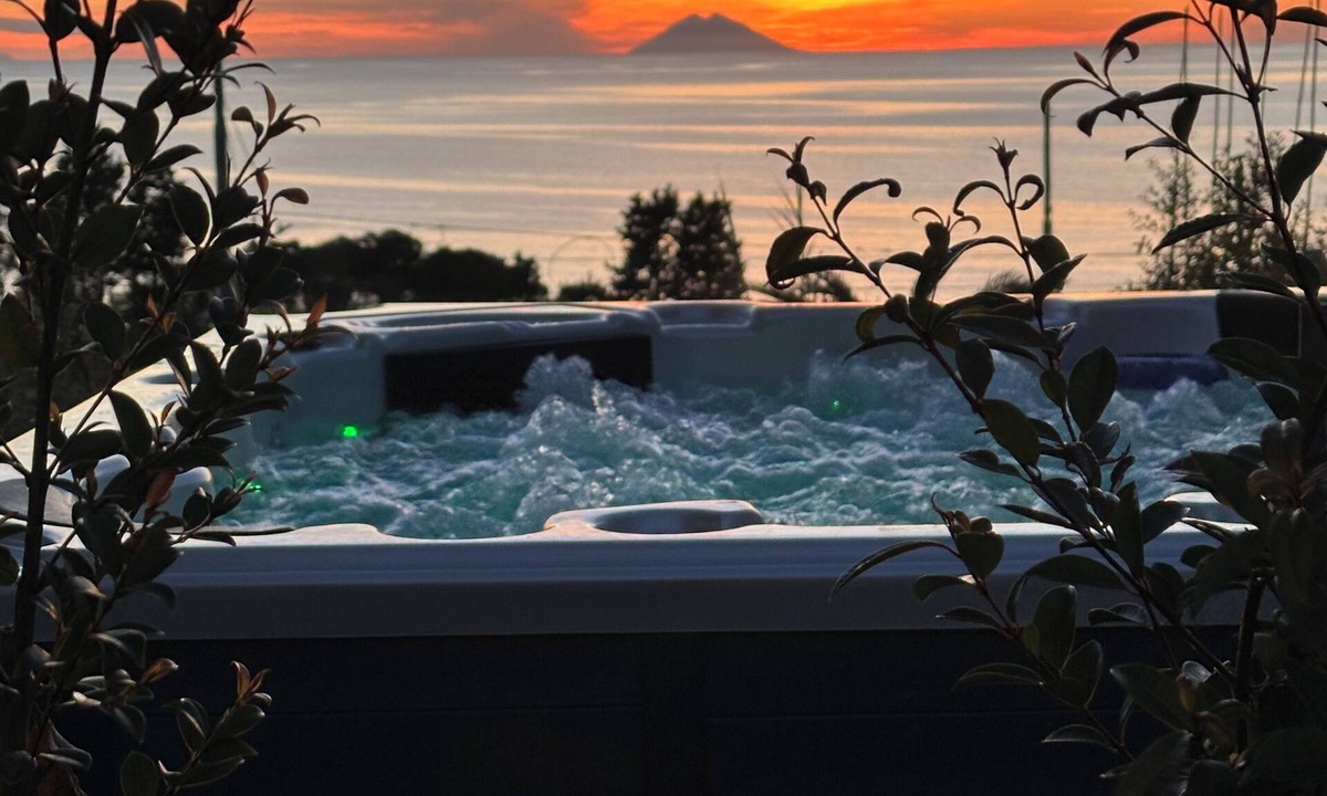 Marina di Zambrone House | Vacation home right by the sea - dream location with sea views