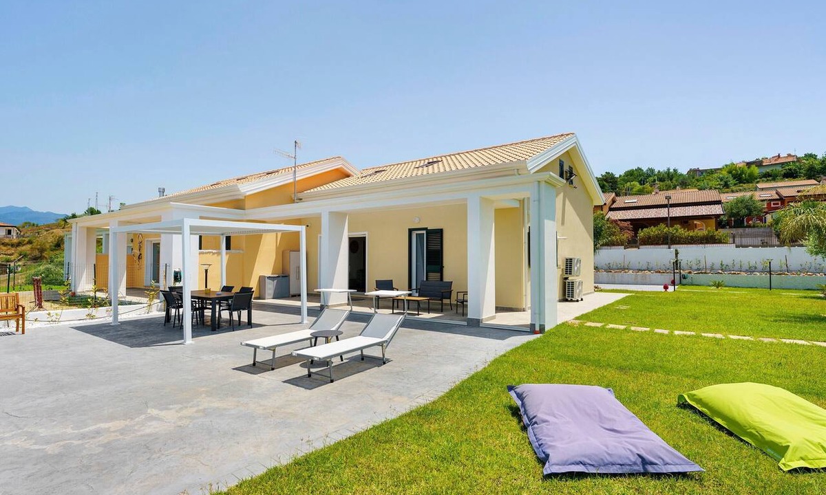 Marina di Ascea Villa | Villa 'A Casa Di Leo' with Sea View, Wi-Fi and Air Conditioning