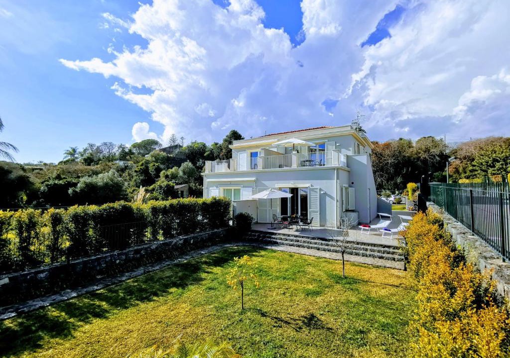Scillichenti Villa | Villa A Mare