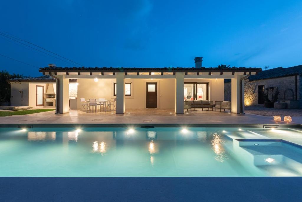 Casa Papa Villa | Villa Angelina - IsulaTravel