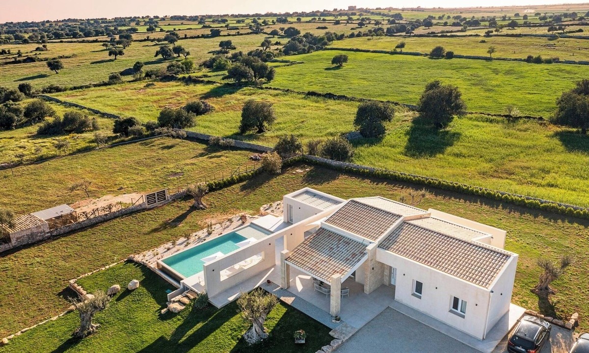 Rosolini Villa | Villa Angelo - Elegant private villa with pool