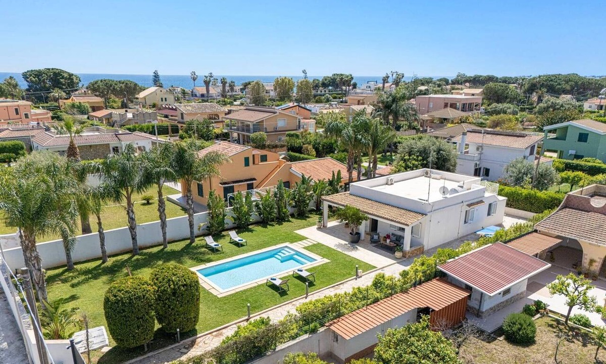 Arenella Villa | Villa Arenella by Villa Plus