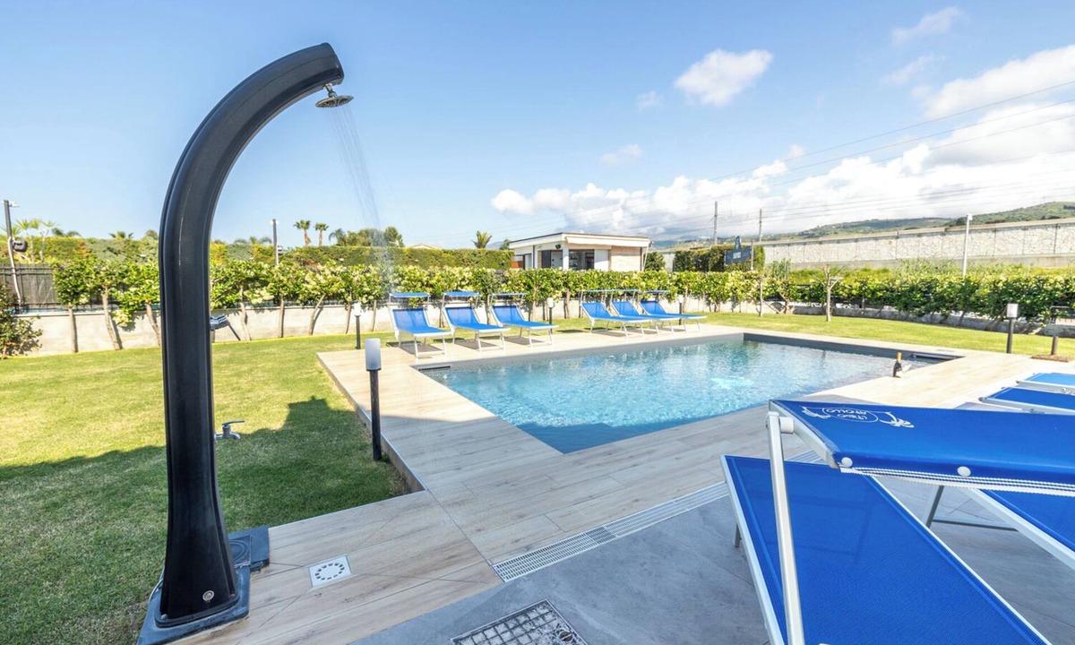 Piana Calzata Villa | Villa Arvilla with private pool, SLEEPS 12