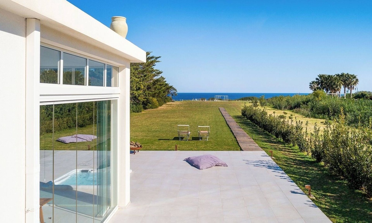 Avola Villa | Villa Caruso – sea front villa