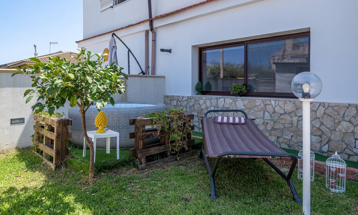Carrozziere Villa | Villa 'Casa Helios Con Idromassaggio' with Private Terrace, Wi-Fi and Air Conditioning