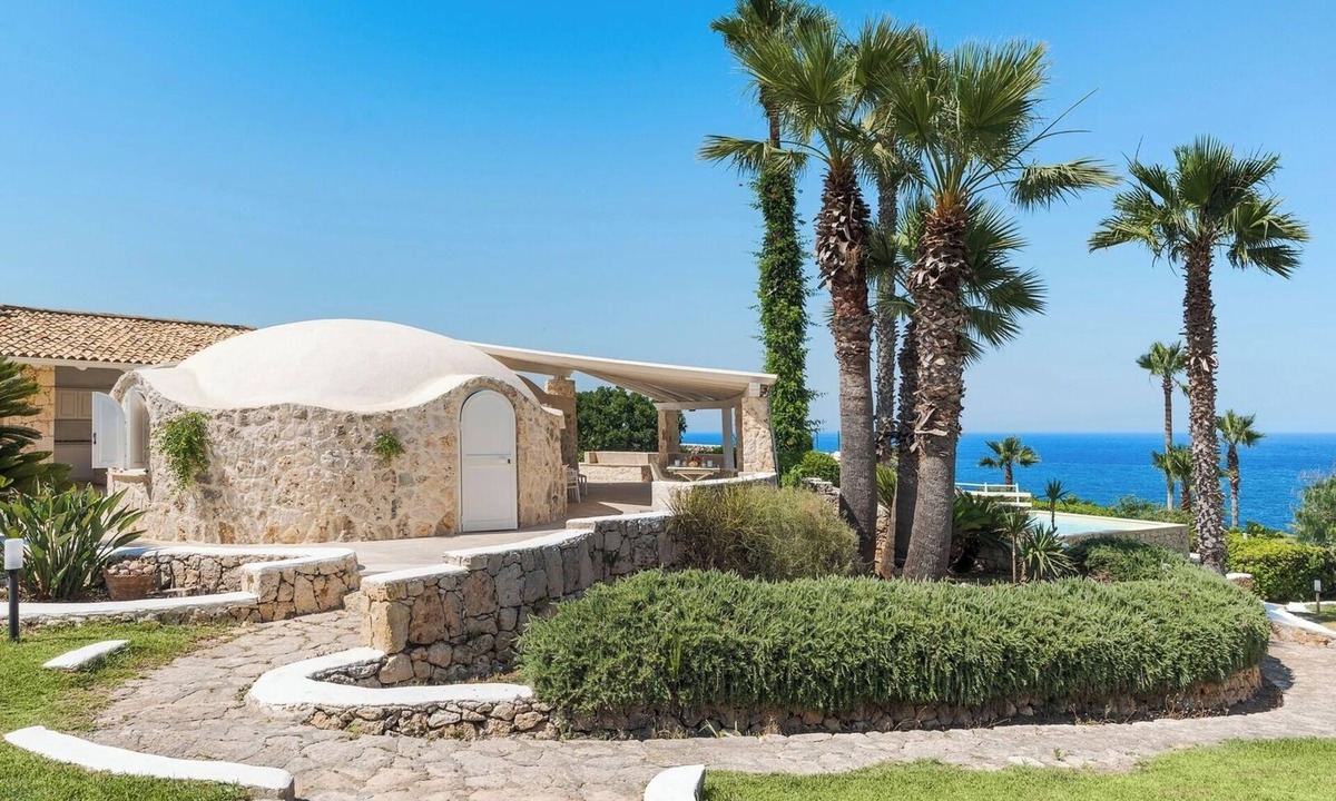 Syracuse Villa | Villa Catrice - Seafront villa with private pool